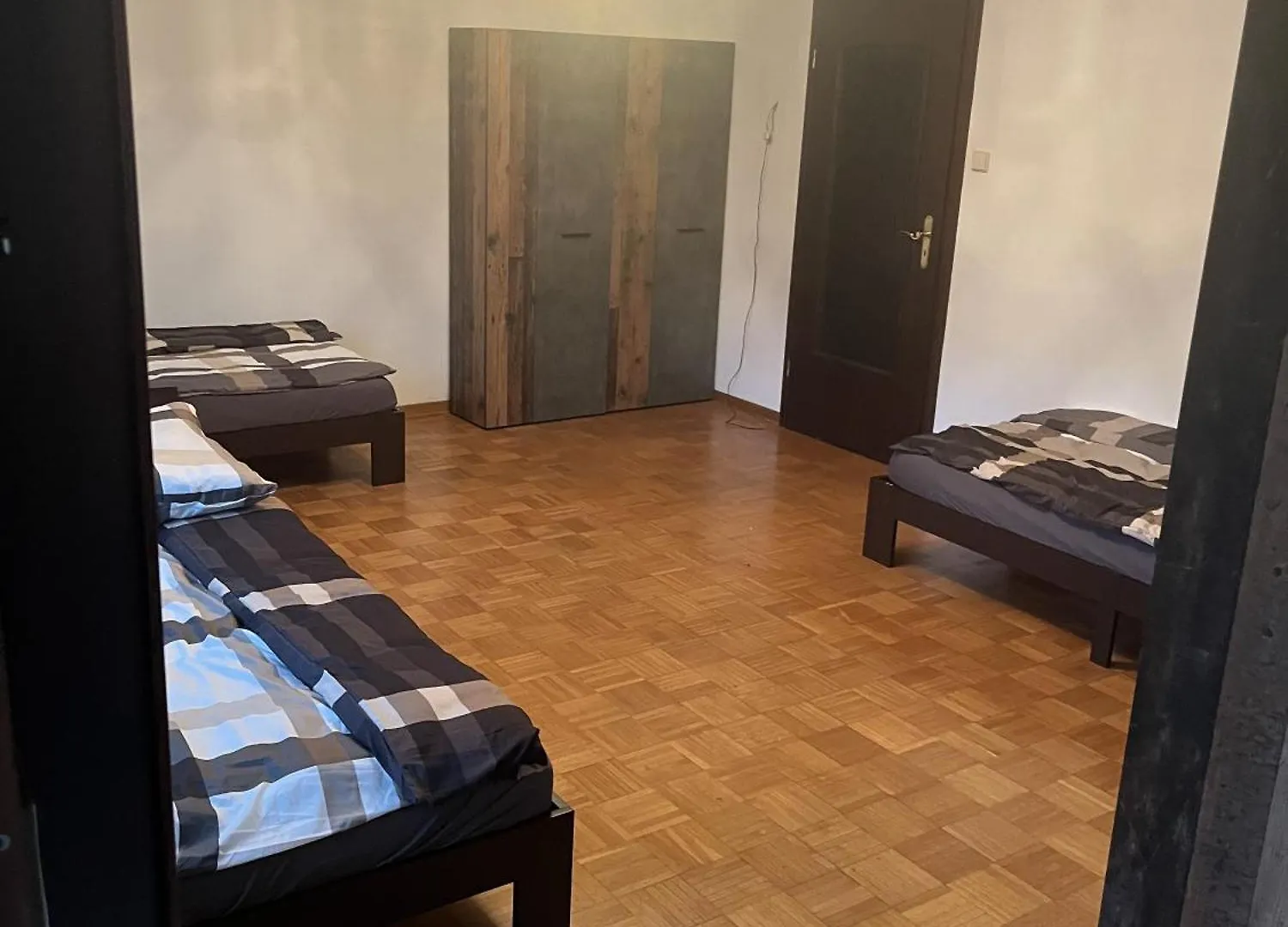 Monteurhaus In Hannover Eigener Garten, Gute Anbindung 0*,  Německo